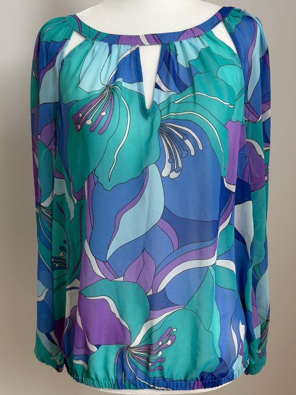 Jennifer Lopez Turquoise Blue Purple Floral Print Top with Gold Ring Detail - Picture 1 of 5